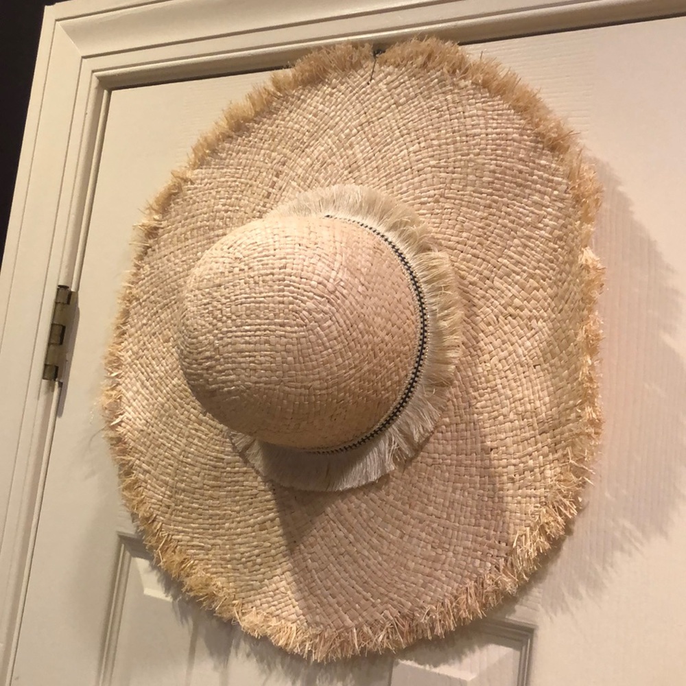 Express NWT lightweight sun hat made of Rafia
